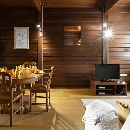 Дом отдыха Unique Wooden *